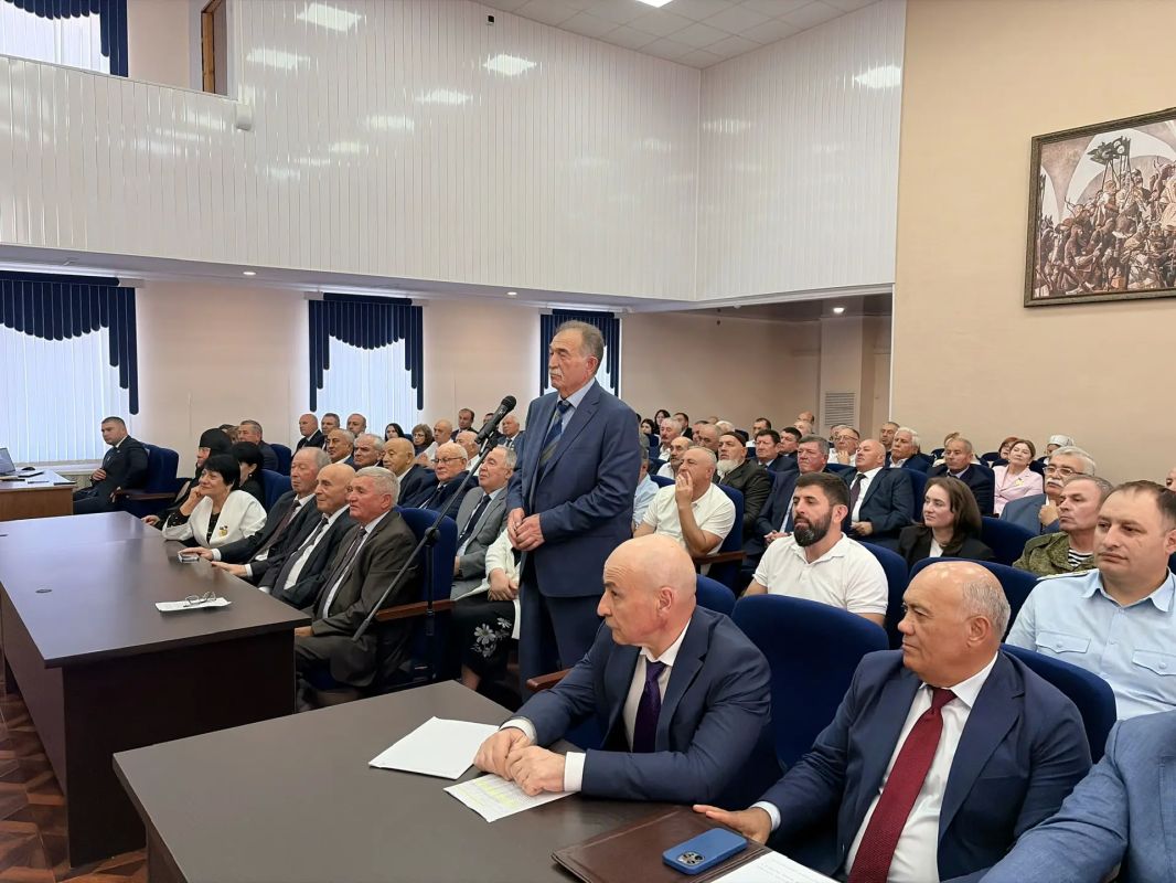Казбек Коков: В Зольском районе мы так же обсудили с активом муниципалитета ряд актуальных вопросов Казбек Коков: В Зольском районе мы так же обсудили с активом муниципалитета ряд актуальных вопросов