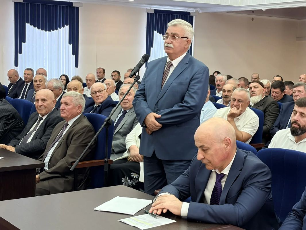 Казбек Коков: В Зольском районе мы так же обсудили с активом муниципалитета ряд актуальных вопросов Казбек Коков: В Зольском районе мы так же обсудили с активом муниципалитета ряд актуальных вопросов