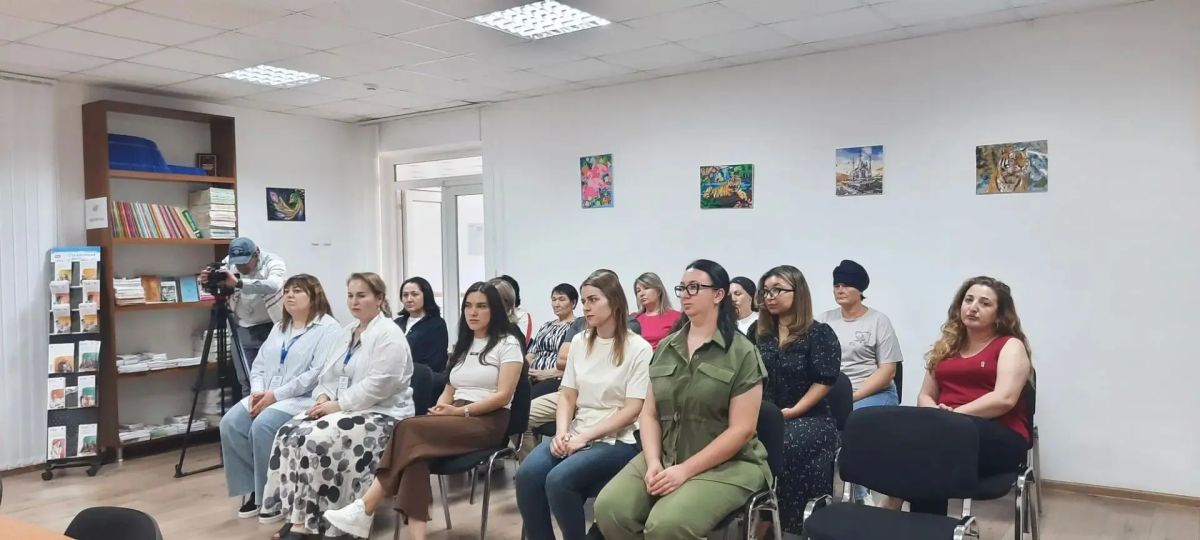 В эти дни члены участковых избирательных комиссий ходят по домам и организациям, рассказывая о выборах, которые пройдут с 18 по 20 сентября В эти дни члены участковых избирательных комиссий ходят по домам и организациям, рассказывая о выборах, которые пройдут с 18 по 20 сентября