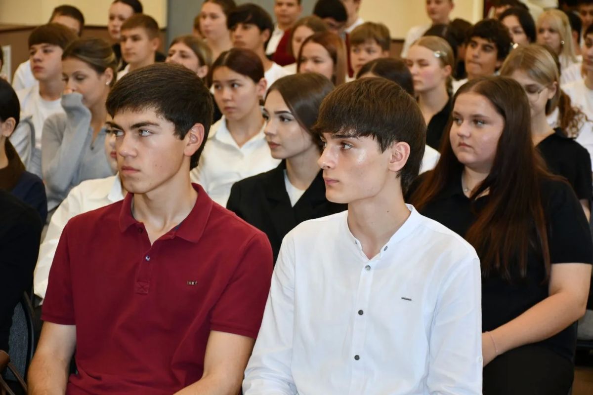 Полицейские Прохладненского района провели правовой лекторий для старшеклассников Полицейские Прохладненского района провели правовой лекторий для старшеклассников