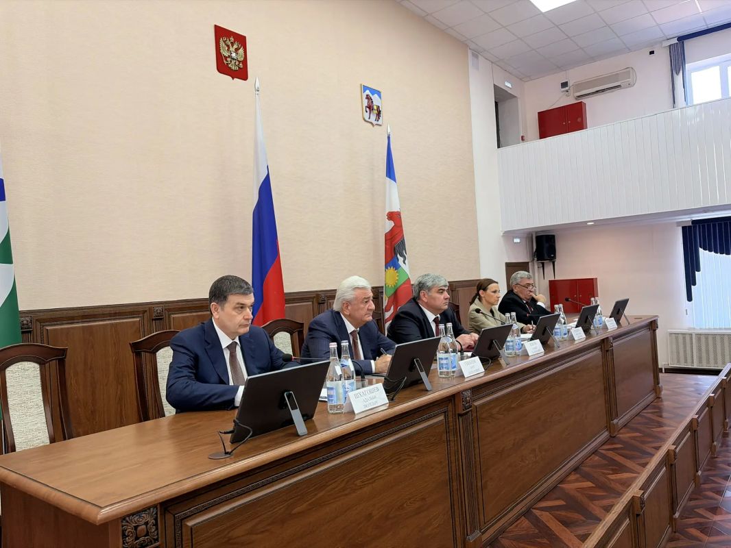 Казбек Коков: В Зольском районе мы так же обсудили с активом муниципалитета ряд актуальных вопросов Казбек Коков: В Зольском районе мы так же обсудили с активом муниципалитета ряд актуальных вопросов