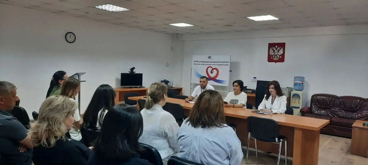 В эти дни члены участковых избирательных комиссий ходят по домам и организациям, рассказывая о выборах, которые пройдут с 18 по 20 сентября В эти дни члены участковых избирательных комиссий ходят по домам и организациям, рассказывая о выборах, которые пройдут с 18 по 20 сентября