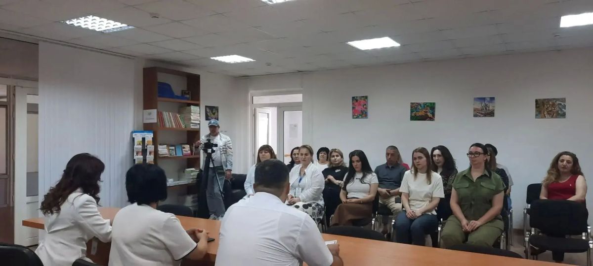 В эти дни члены участковых избирательных комиссий ходят по домам и организациям, рассказывая о выборах, которые пройдут с 18 по 20 сентября В эти дни члены участковых избирательных комиссий ходят по домам и организациям, рассказывая о выборах, которые пройдут с 18 по 20 сентября