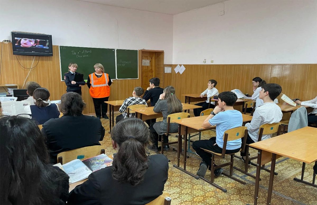 Сотрудники транспортной полиции совместно с представителями образовательного учреждения провели важную работу по предотвращению детского травматизма на объектах железнодорожной инфраструктуры Сотрудники транспортной полиции совместно с представителями образовательного учреждения провели важную работу по предотвращению детского травматизма на объектах железнодорожной инфраструктуры