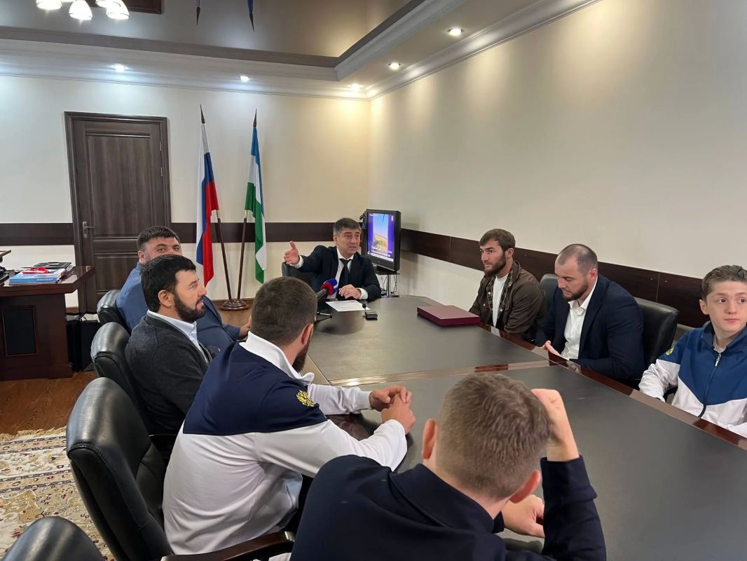 В министерстве спорта КБР прошла пресс-конференция, посвященная бронзовому успеху Амина Кушхова на чемпионате России по боксу и предстоящей матчевой встрече сборной Кабардино-Балкарии и Абхазии по боксу, которая состоится... В министерстве спорта КБР прошла пресс-конференция, посвященная бронзовому успеху Амина Кушхова на чемпионате России по боксу и предстоящей матчевой встрече сборной Кабардино-Балкарии и Абхазии по боксу, которая состоится...