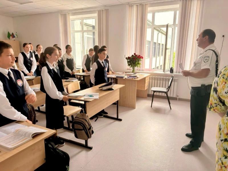 Около двух тысяч школьников Кабардино-Балкарии прошли инструктажи дорожной безопасности Около двух тысяч школьников Кабардино-Балкарии прошли инструктажи дорожной безопасности