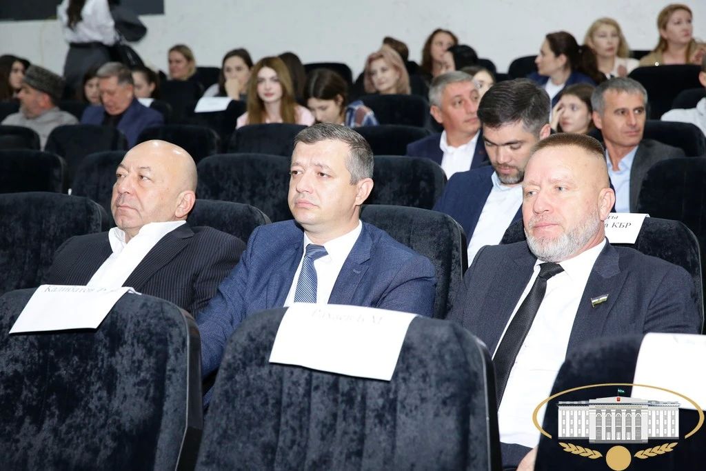 Сегодня Глава КБР К.В. Коков провел встречу с активом городского округа Нальчик Сегодня Глава КБР К.В. Коков провел встречу с активом городского округа Нальчик