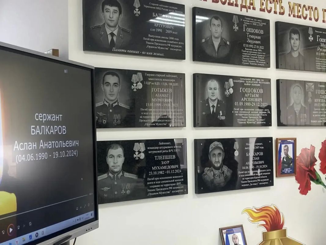 Сегодня в первой школе Кишпека открыли мемориальную доску участнику СВО Аслану Балкарову. Указом Президента России защитник Отечества награжден медалью «За отвагу». Посмертно Сегодня в первой школе Кишпека открыли мемориальную доску участнику СВО Аслану Балкарову. Указом Президента России защитник Отечества награжден медалью «За отвагу». Посмертно