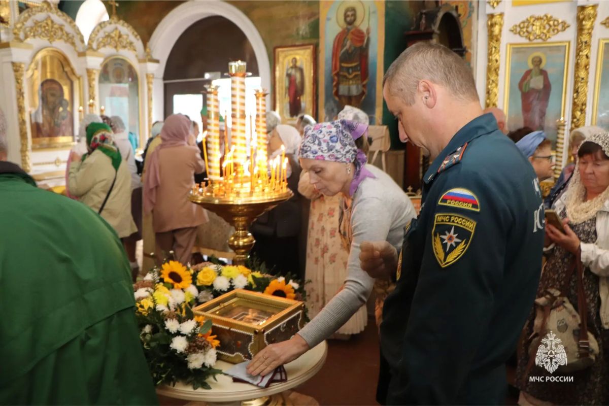 Сотрудники Главного управления приняли участие в молебне во здравие пожарных и спасателей Сотрудники Главного управления приняли участие в молебне во здравие пожарных и спасателей