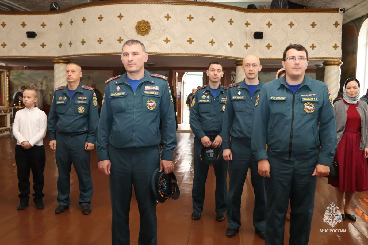 Сотрудники Главного управления приняли участие в молебне во здравие пожарных и спасателей Сотрудники Главного управления приняли участие в молебне во здравие пожарных и спасателей