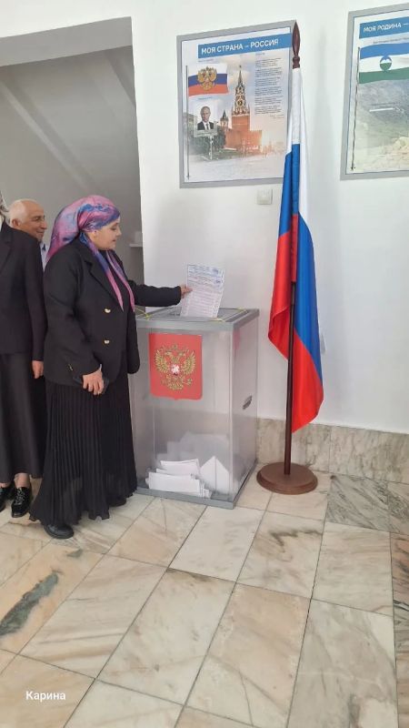 Мы сделали свой выбор!. Сегодня, в первый день голосования, наш дружный коллектив школы традиционно принял участие в выборах Мы сделали свой выбор!. Сегодня, в первый день голосования, наш дружный коллектив школы традиционно принял участие в выборах