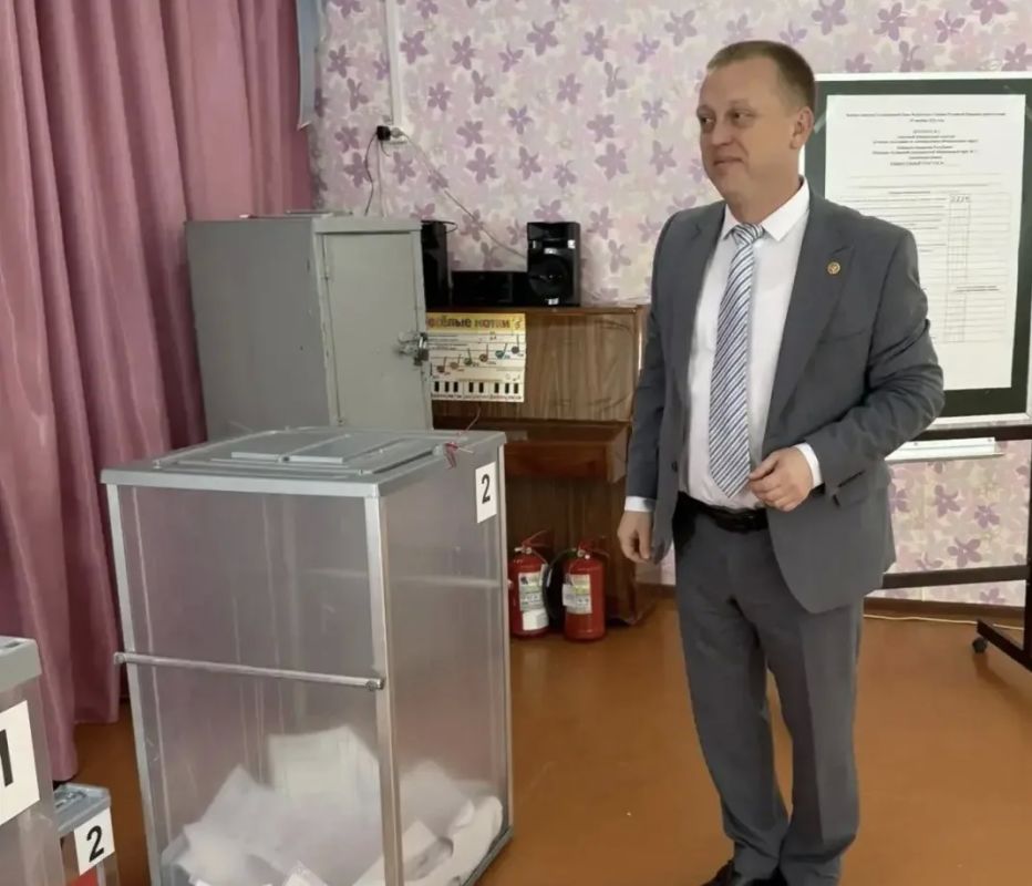 Глава местной администрации Прохладненского муниципального района Максим Сергеевич Ломов принял участие в голосовании Глава местной администрации Прохладненского муниципального района Максим Сергеевич Ломов принял участие в голосовании