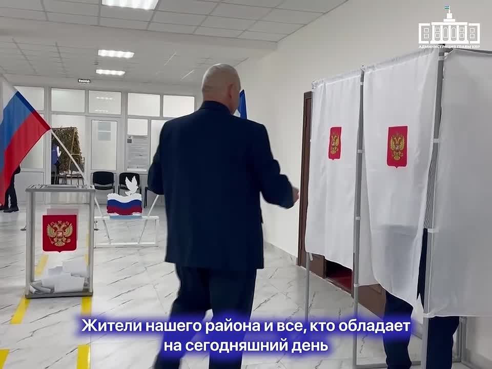 Первые избиратели уже пришли на участки и сделали свой выбор