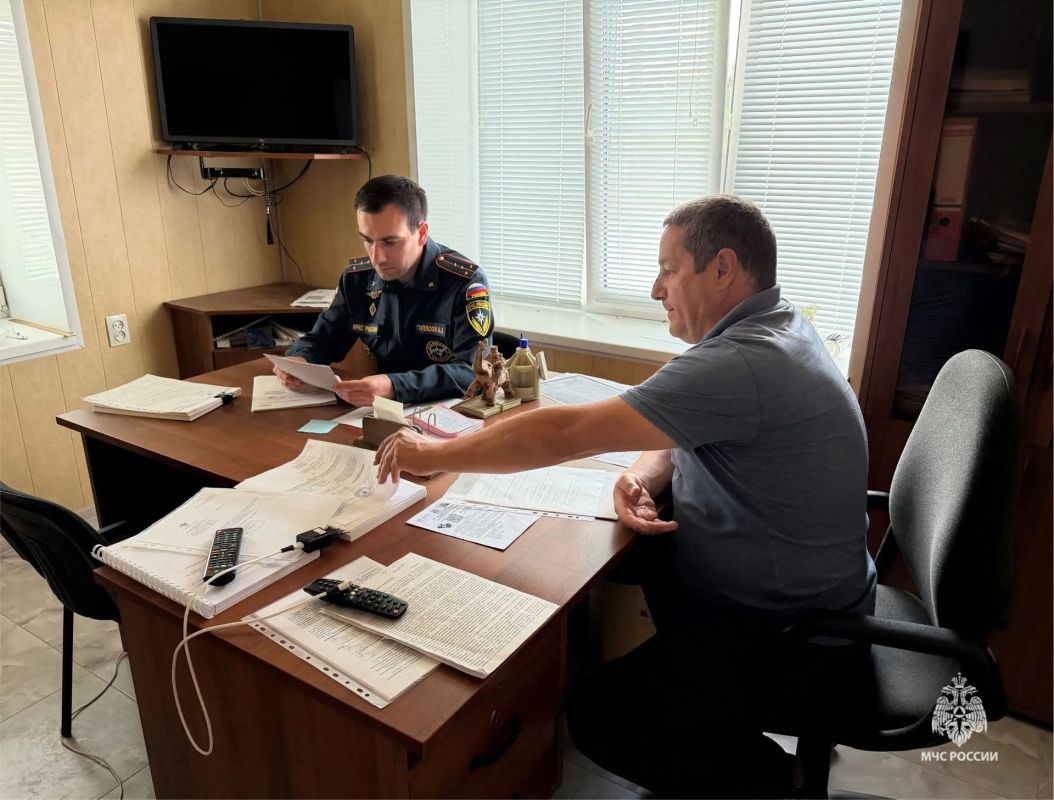Персоналу автозаправочной станции напомнили о соблюдении требований пожарной безопасности Персоналу автозаправочной станции напомнили о соблюдении требований пожарной безопасности