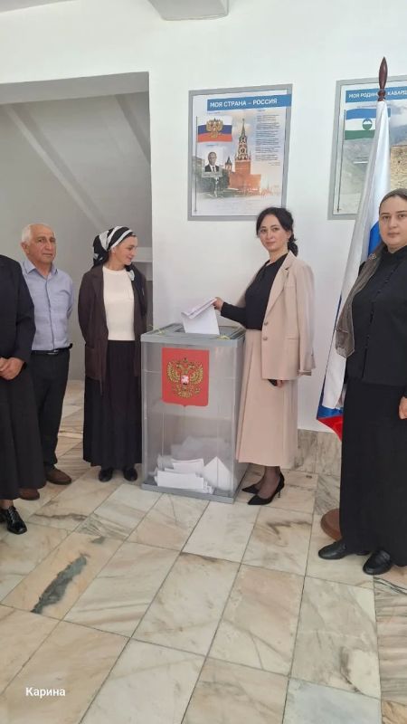 Мы сделали свой выбор!. Сегодня, в первый день голосования, наш дружный коллектив школы традиционно принял участие в выборах Мы сделали свой выбор!. Сегодня, в первый день голосования, наш дружный коллектив школы традиционно принял участие в выборах