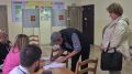 С самого утра избиратели активно приходят на 117 участок в школу №19