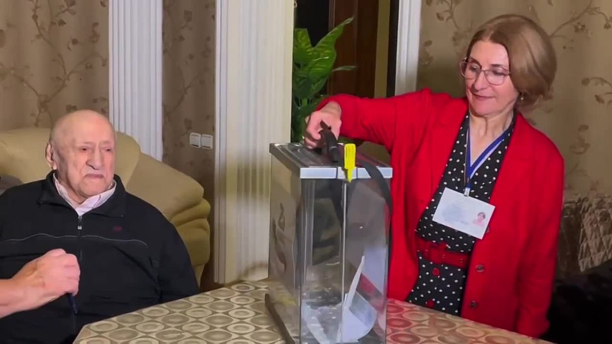 В Черекском районе 88-летний ветеран авиации принял участие в голосовании