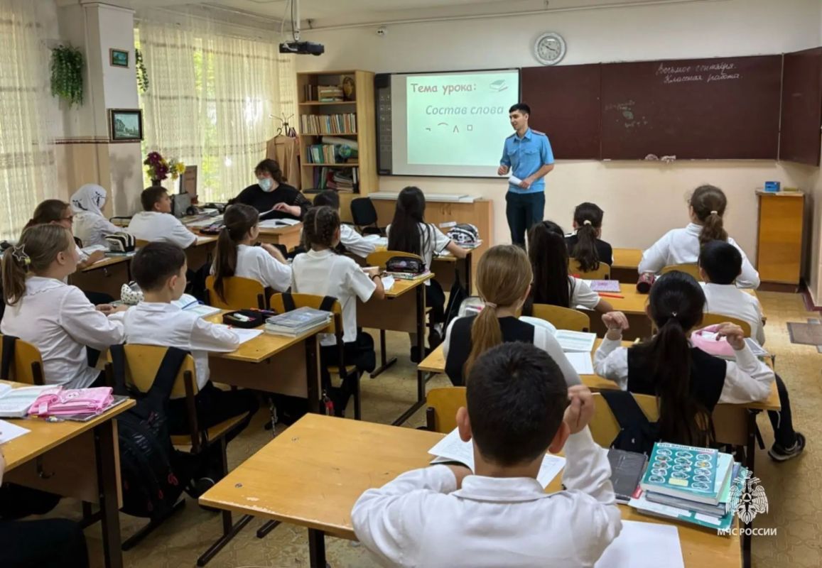 В средней школе №25 города Нальчик инспекторы управления надзорной деятельности и профилактической работы регионального МЧС России провели урок безопасности В средней школе №25 города Нальчик инспекторы управления надзорной деятельности и профилактической работы регионального МЧС России провели урок безопасности