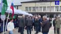 Избирательный участок №320 объединил жителей разных поколений Он расположен в Аушигере, в школе имени братьев Кардановых. С самого утра сюда приходят и представители старшего поколения, и молодёжь, и целые семьи