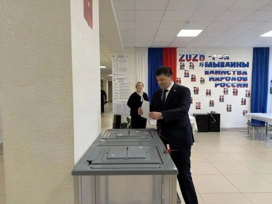 В течение трёх дней голосования депутаты Парламента КБР принимали активное участие в выборах, посетив избирательные участки в своих округах В течение трёх дней голосования депутаты Парламента КБР принимали активное участие в выборах, посетив избирательные участки в своих округах