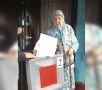 Труженик тыла Зоя Литвинова проголосовала на дому в селе Комсомольском