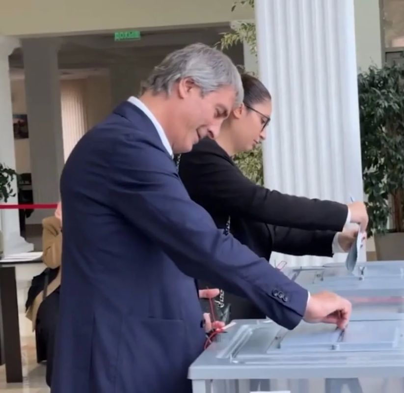 В течение трёх дней голосования депутаты Парламента КБР принимали активное участие в выборах, посетив избирательные участки в своих округах В течение трёх дней голосования депутаты Парламента КБР принимали активное участие в выборах, посетив избирательные участки в своих округах