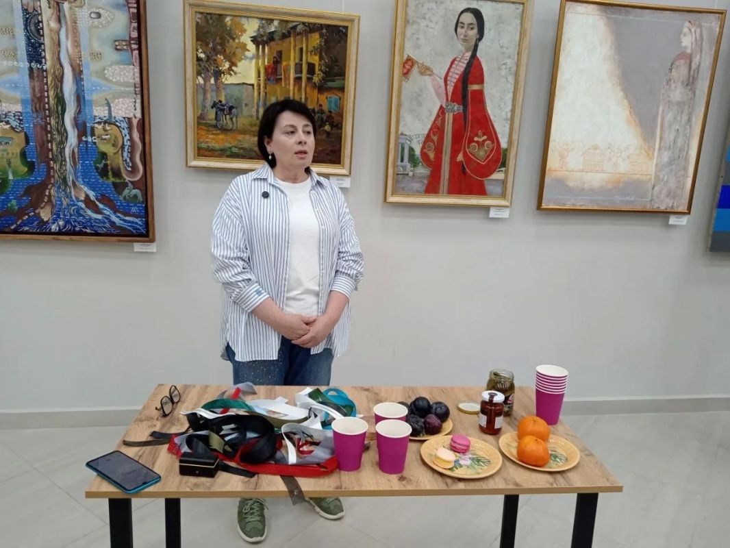 Произведения искусств, выполненные членам Союза художников КБР, объясняются с точки зрения восточной философии Произведения искусств, выполненные членам Союза художников КБР, объясняются с точки зрения восточной философии