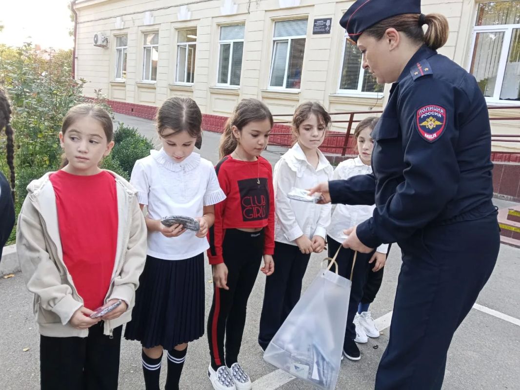 В Нальчике прошел урок безопасности для учащихся начальных классов В Нальчике прошел урок безопасности для учащихся начальных классов