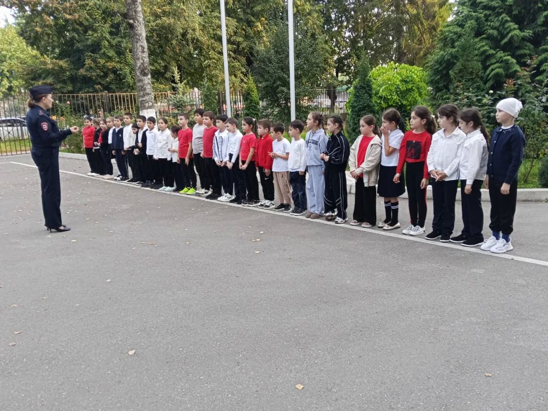 В Нальчике прошел урок безопасности для учащихся начальных классов В Нальчике прошел урок безопасности для учащихся начальных классов
