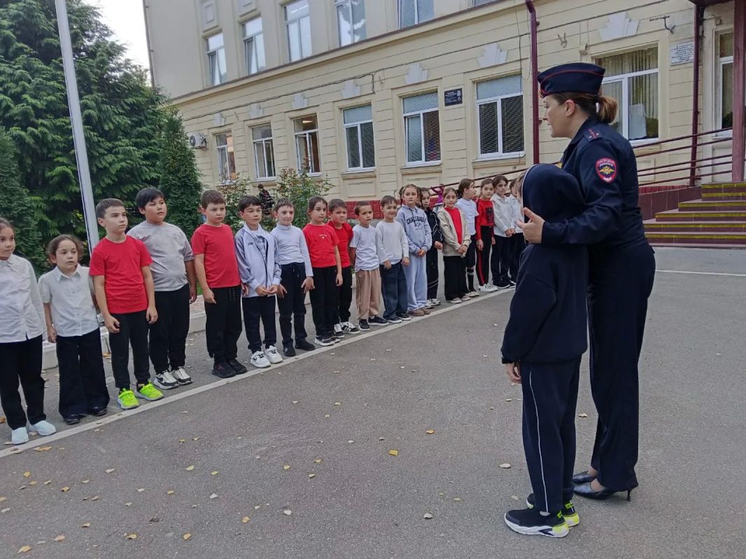 В Нальчике прошел урок безопасности для учащихся начальных классов В Нальчике прошел урок безопасности для учащихся начальных классов