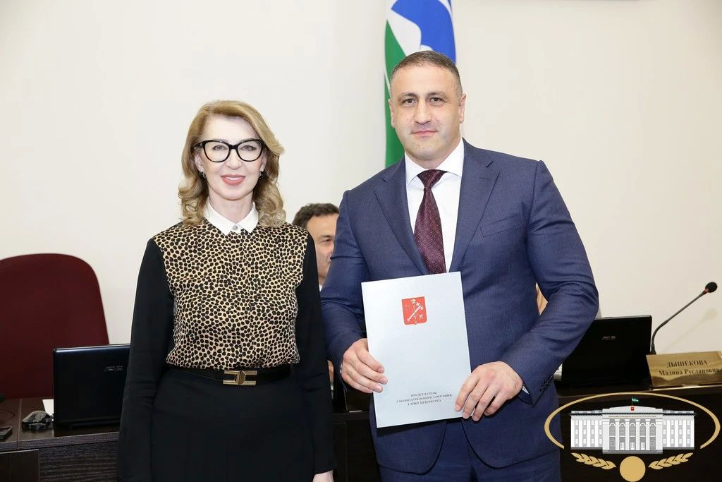 В ходе заседания президиума состоялось награждение депутатов и работников Аппарата Парламента КБР наградами Законодательного Собрания Санкт-Петербурга В ходе заседания президиума состоялось награждение депутатов и работников Аппарата Парламента КБР наградами Законодательного Собрания Санкт-Петербурга
