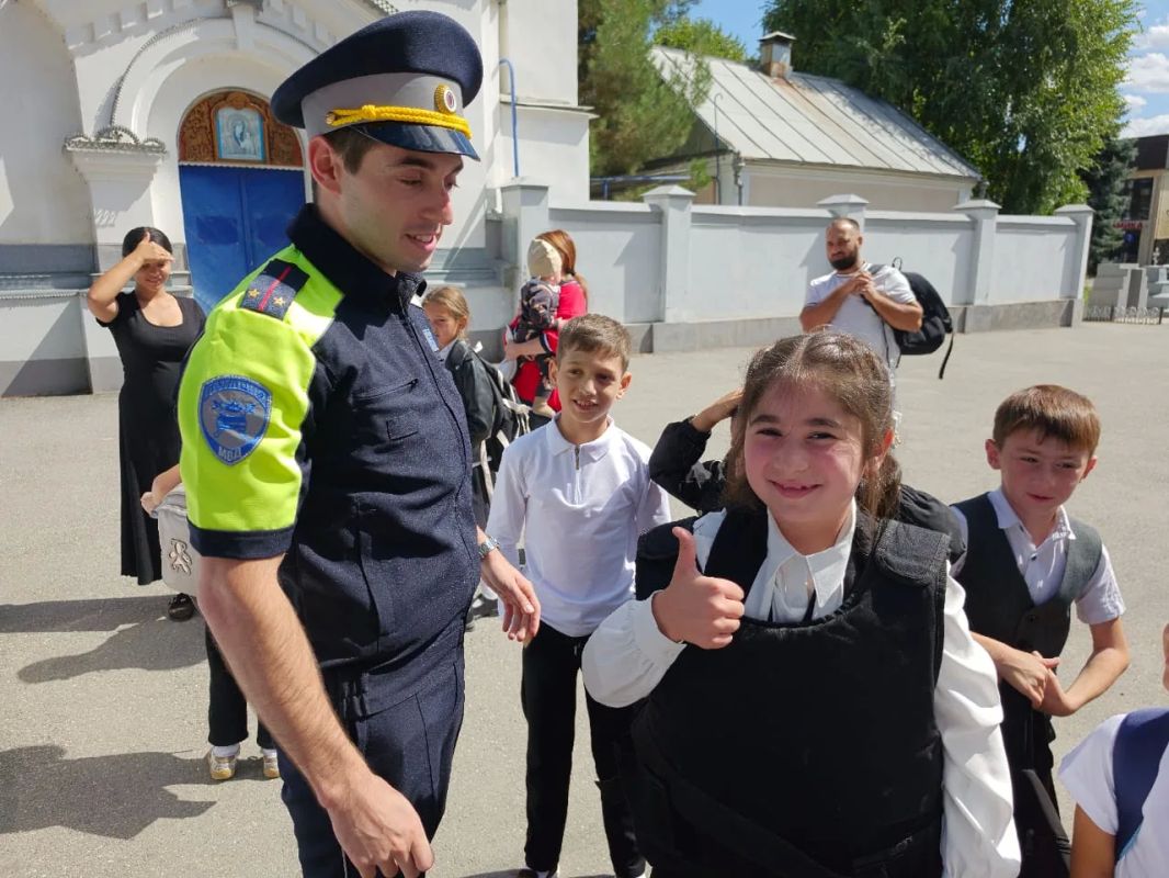 В Прохладном сотрудники Госавтоинспекции провели профилактические беседы со школьниками В Прохладном сотрудники Госавтоинспекции провели профилактические беседы со школьниками