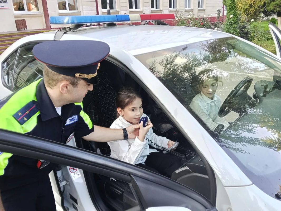 В Нальчике прошел урок безопасности для учащихся начальных классов В Нальчике прошел урок безопасности для учащихся начальных классов