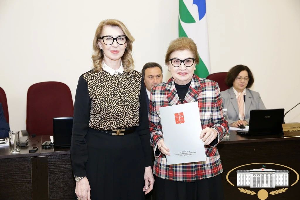 В ходе заседания президиума состоялось награждение депутатов и работников Аппарата Парламента КБР наградами Законодательного Собрания Санкт-Петербурга В ходе заседания президиума состоялось награждение депутатов и работников Аппарата Парламента КБР наградами Законодательного Собрания Санкт-Петербурга