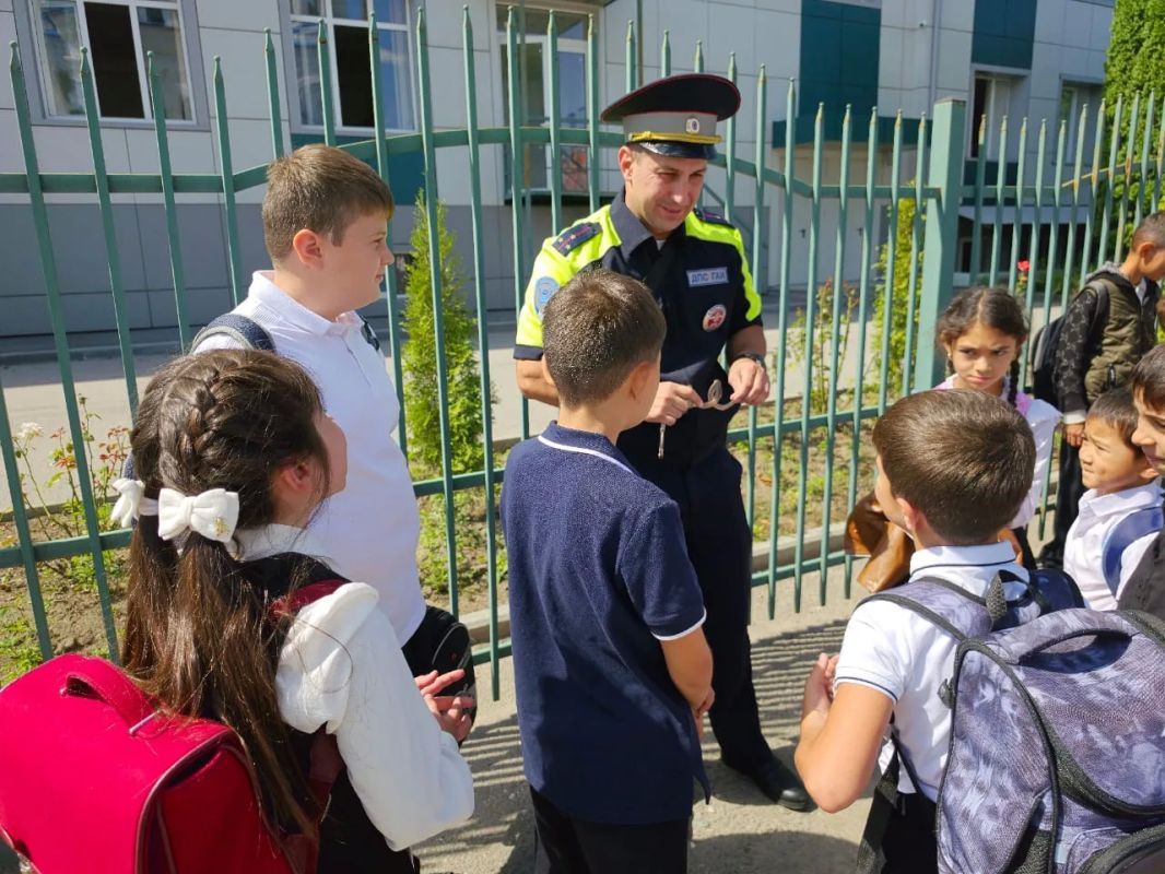В Прохладном сотрудники Госавтоинспекции провели профилактические беседы со школьниками В Прохладном сотрудники Госавтоинспекции провели профилактические беседы со школьниками