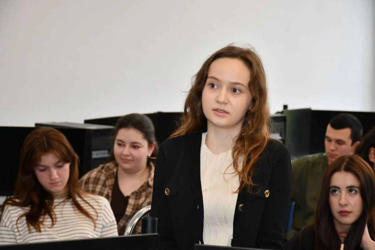 СОТРУДНИКИ ИНФОРМАЦИОННОГО ЦЕНТРА МВД ПО КБР ПРОВЕЛИ ПРОФОРИЕНТАЦИОННУЮ ВСТРЕЧУ СО СТУДЕНТАМИ КОЛЛЕДЖА СОТРУДНИКИ ИНФОРМАЦИОННОГО ЦЕНТРА МВД ПО КБР ПРОВЕЛИ ПРОФОРИЕНТАЦИОННУЮ ВСТРЕЧУ СО СТУДЕНТАМИ КОЛЛЕДЖА