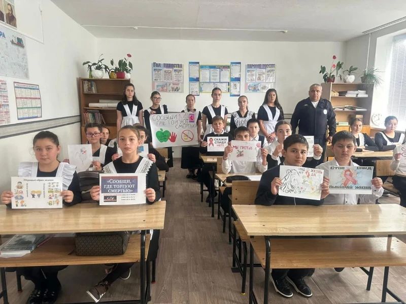 Школьники Черекского и Зольского районов присоеденились к антинаркотической акции «Сообщи, где торгуют смертью» Школьники Черекского и Зольского районов присоеденились к антинаркотической акции «Сообщи, где торгуют смертью»