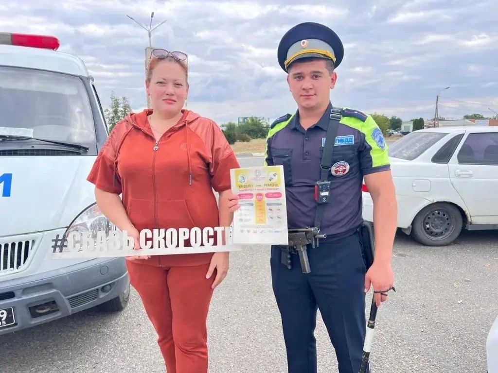 В рамках Всероссийской недели безопасности сотрудники Госавтоинспекции МО МВД России «Прохладненский» провели на дорогах города Прохладного акцию «Внимание, дети идут в школу!»