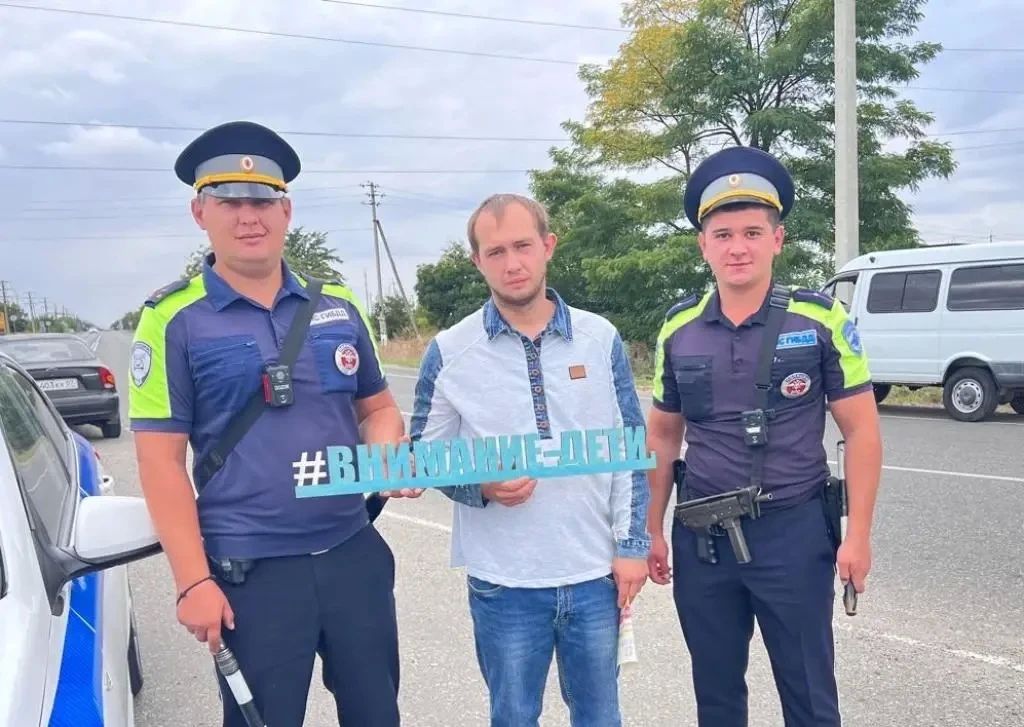 В рамках Всероссийской недели безопасности сотрудники Госавтоинспекции МО МВД России «Прохладненский» провели на дорогах города Прохладного акцию «Внимание, дети идут в школу!» В рамках Всероссийской недели безопасности сотрудники Госавтоинспекции МО МВД России «Прохладненский» провели на дорогах города Прохладного акцию «Внимание, дети идут в школу!»