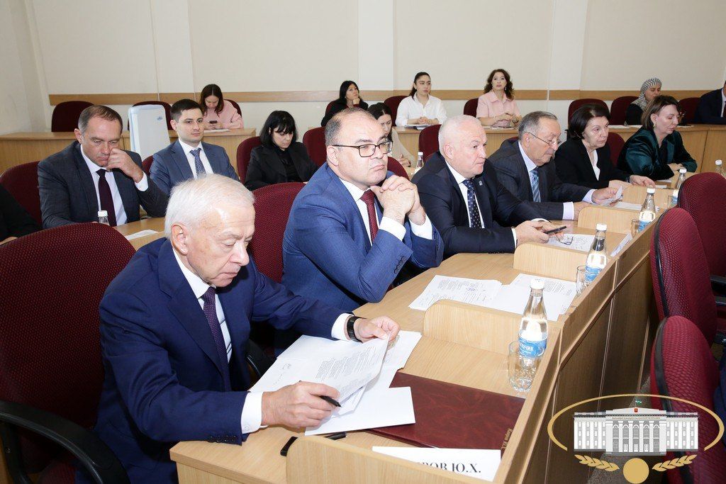 Приступив к обсуждению повестки дня, депутаты приняли в двух чтениях проекты законов КБР "О внесении изменений в статьи 3 и 5 Закона КБР "О регулировании лесных отношений", "О внесении изменения в статью 2 Закона КБР "О... Приступив к обсуждению повестки дня, депутаты приняли в двух чтениях проекты законов КБР "О внесении изменений в статьи 3 и 5 Закона КБР "О регулировании лесных отношений", "О внесении изменения в статью 2 Закона КБР "О...