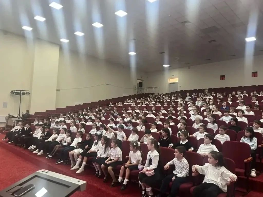 В рамках Всероссийской недели безопасности сотрудники Госавтоинспекции УМВД России «Нальчик» организовали в общеобразовательных учреждениях комплексные мероприятия «Безопасный путь в школу» В рамках Всероссийской недели безопасности сотрудники Госавтоинспекции УМВД России «Нальчик» организовали в общеобразовательных учреждениях комплексные мероприятия «Безопасный путь в школу»