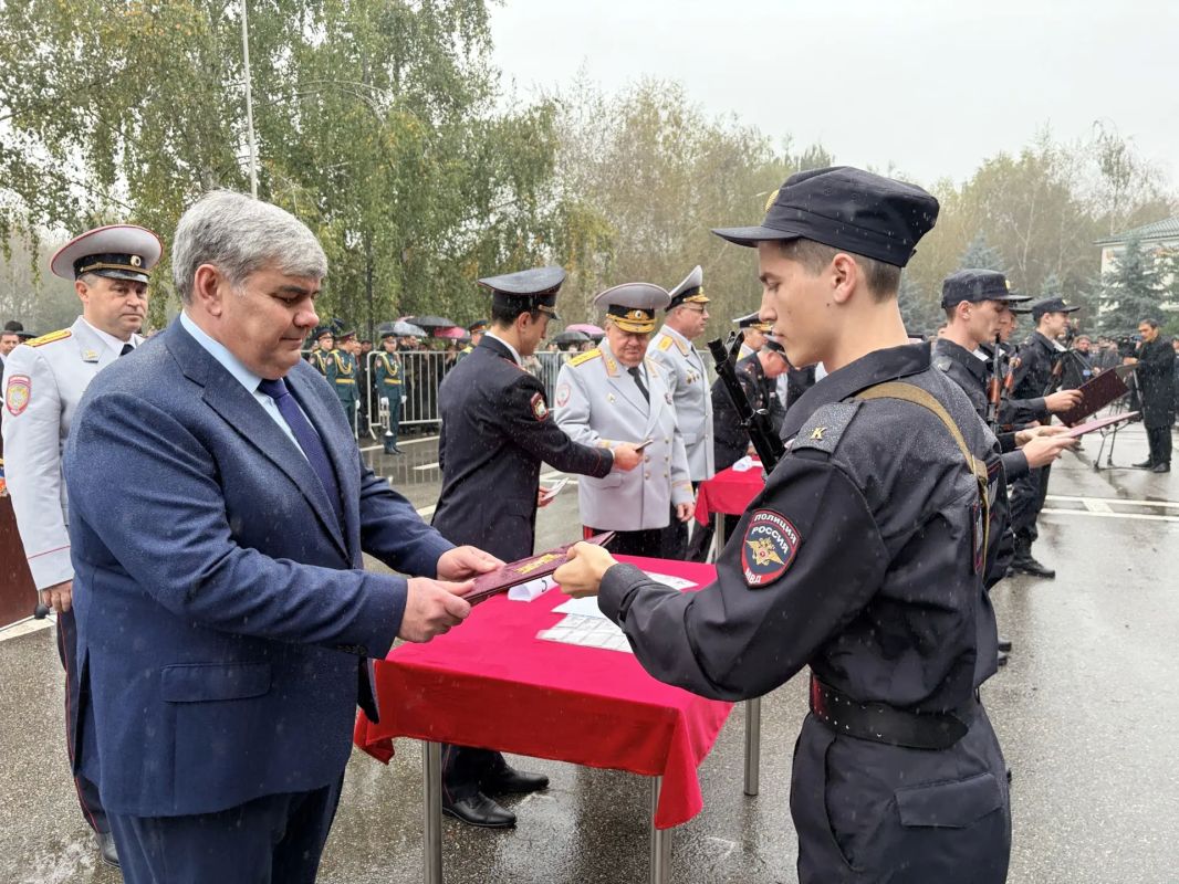 Казбек Коков: Вместе с заместителем Министра внутренних дел РФ Владимиром Леонидовичем Кубышко, начальником Главного управления МВД России по СКФО Сергеем Викторовичем Бачуриным, министром внутренних дел по КБР Вячеславом... Казбек Коков: Вместе с заместителем Министра внутренних дел РФ Владимиром Леонидовичем Кубышко, начальником Главного управления МВД России по СКФО Сергеем Викторовичем Бачуриным, министром внутренних дел по КБР Вячеславом...