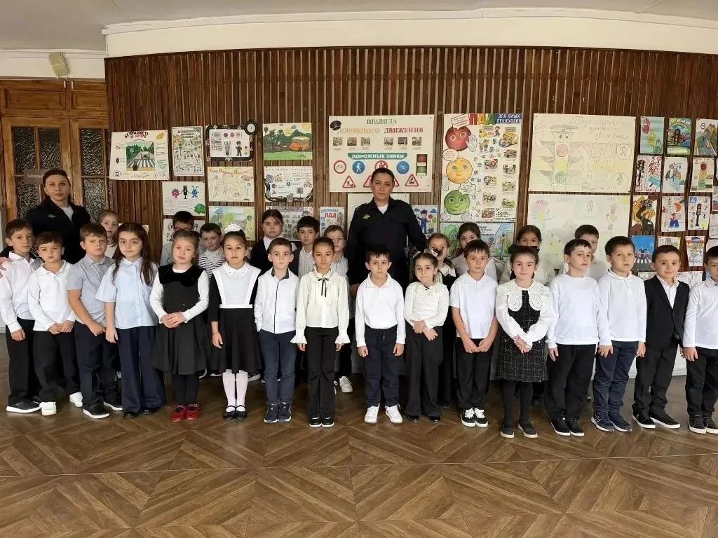 В рамках Всероссийской недели безопасности сотрудники Госавтоинспекции УМВД России «Нальчик» организовали в общеобразовательных учреждениях комплексные мероприятия «Безопасный путь в школу»