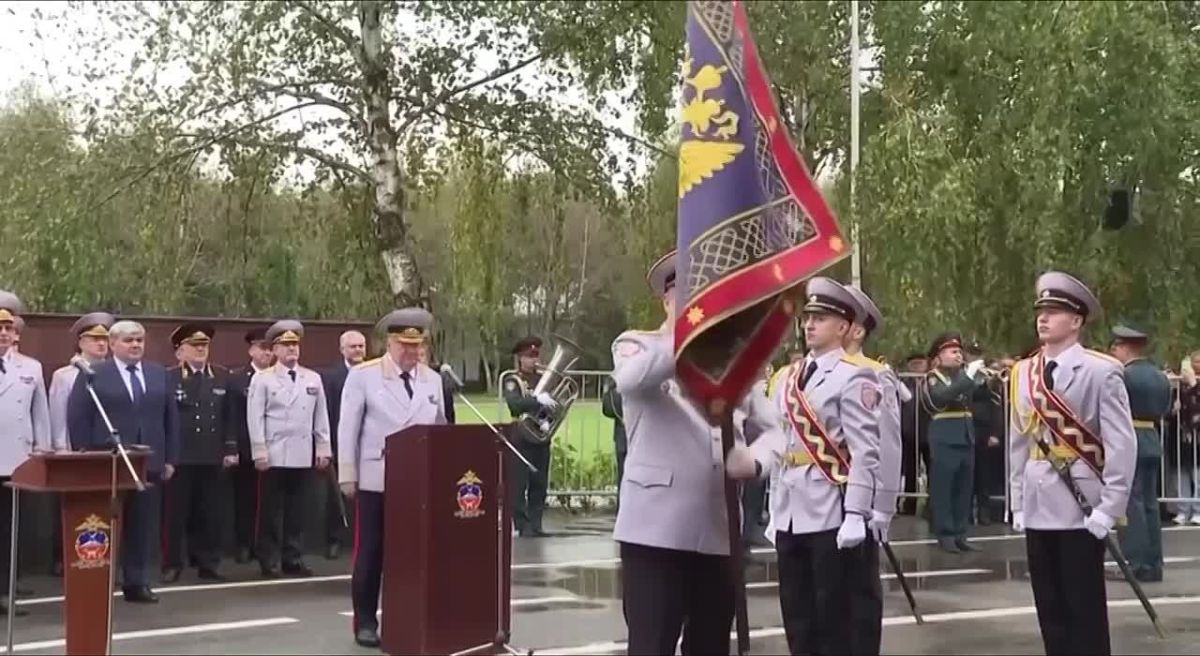 Боевое знамя и грамоту от имени президента России передали в столице Кабардино-Балкарии руководству Северо-Кавказского института МВД России