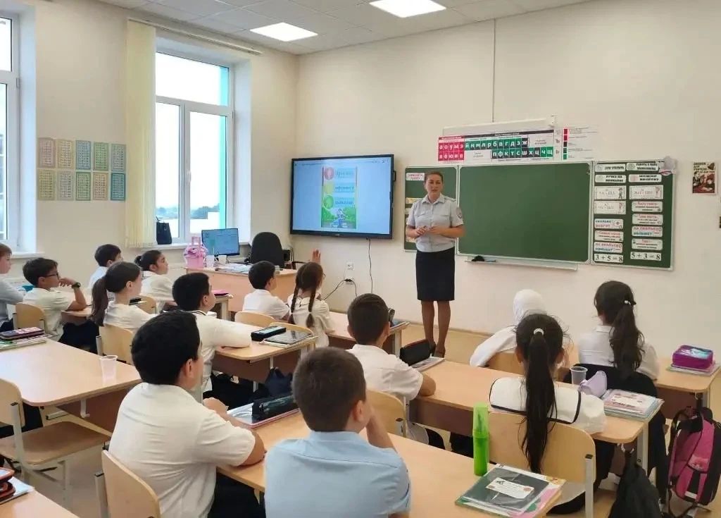 В рамках Всероссийской недели безопасности сотрудники Госавтоинспекции УМВД России «Нальчик» организовали в общеобразовательных учреждениях комплексные мероприятия «Безопасный путь в школу» В рамках Всероссийской недели безопасности сотрудники Госавтоинспекции УМВД России «Нальчик» организовали в общеобразовательных учреждениях комплексные мероприятия «Безопасный путь в школу»