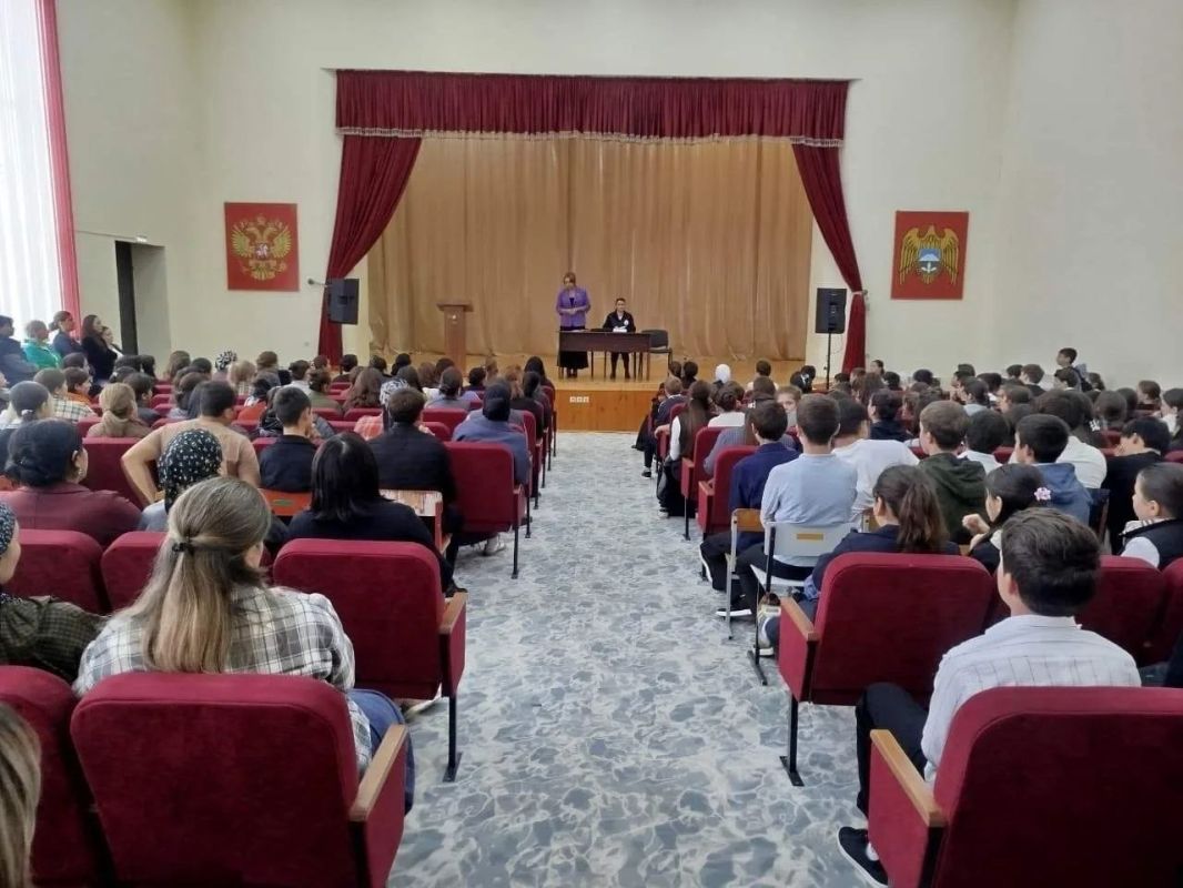 В ЛЕСКЕНСКОМ РАЙОНЕ СОТРУДНИКИ ПОЛИЦИИ ОБСУДИЛИ С УЧАЩИМИСЯ И РОДИТЕЛЯМИ АКТУАЛЬНЫЕ ВОПРОСЫ БЕЗОПАСНОСТИ В ЛЕСКЕНСКОМ РАЙОНЕ СОТРУДНИКИ ПОЛИЦИИ ОБСУДИЛИ С УЧАЩИМИСЯ И РОДИТЕЛЯМИ АКТУАЛЬНЫЕ ВОПРОСЫ БЕЗОПАСНОСТИ