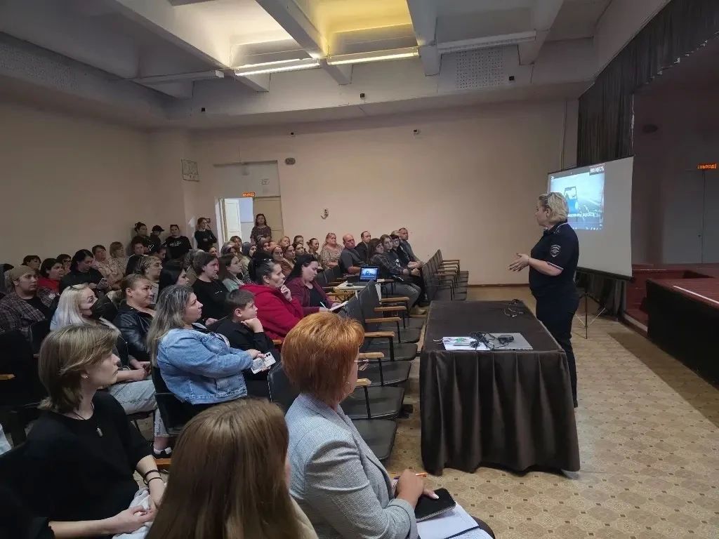 Сотрудники Госавтоинспекции совместно с инспекторами по делам несовершеннолетних Прохладненского района провели встречи с родителями в школах города Прохладного Сотрудники Госавтоинспекции совместно с инспекторами по делам несовершеннолетних Прохладненского района провели встречи с родителями в школах города Прохладного