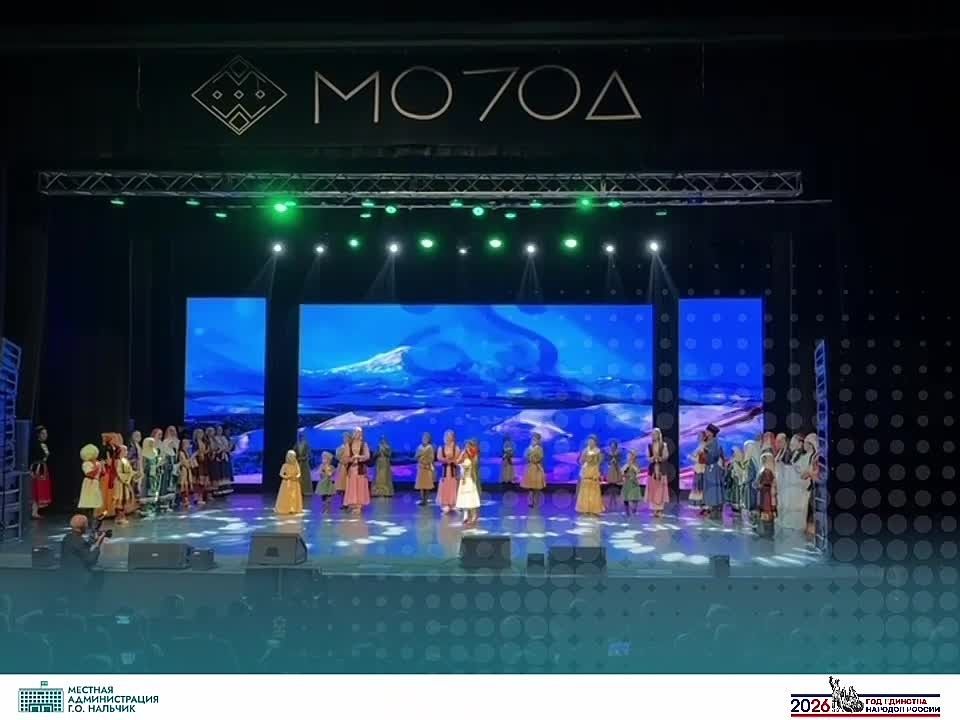 Вчера Глава городского округа Нальчик Азаматгерий Ашхотов посетил Дом молодёжи, где состоялось праздничное мероприятие, приуроченное ко Дню учителя