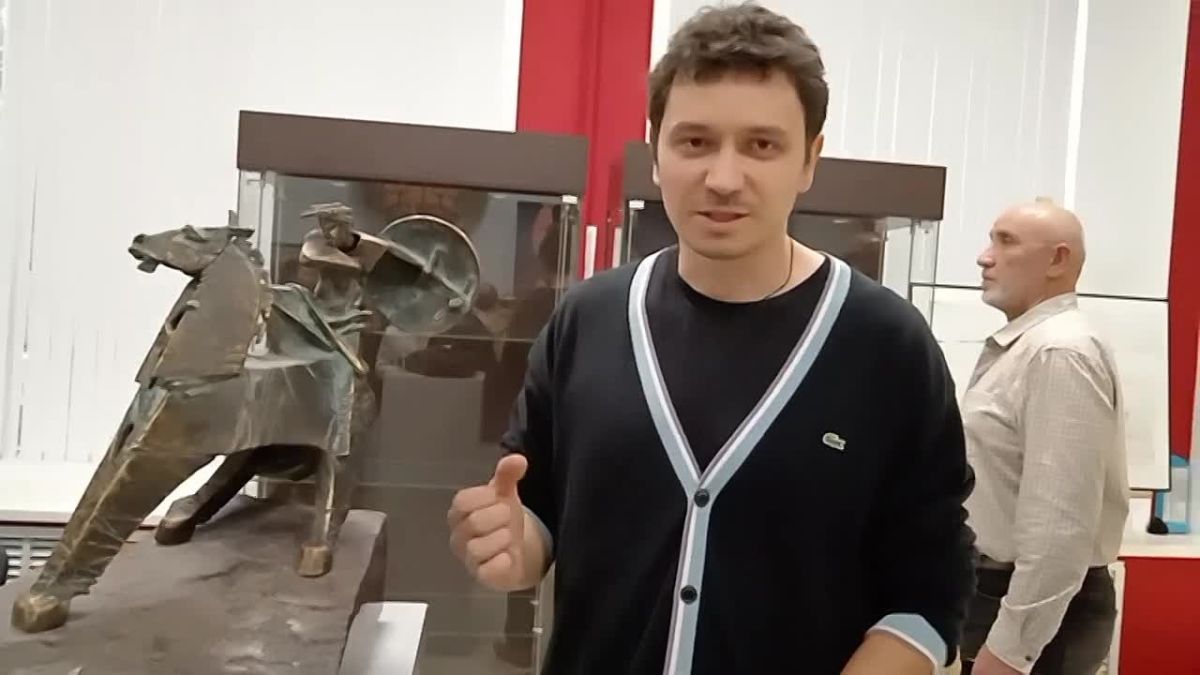 В эти минуты в музее изобразительных искусств им. А. Л. Ткаченко открывается выставка молодых художников «Миф