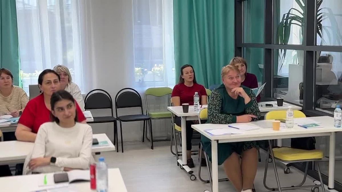 В рамках внедрения региональной программы по созданию сети Семейных Многофункциональных Центров в Кабардино-Балкарской Республике сотрудники ГКУ «Республиканский центр социальной помощи семье и детям» Минтрудсоцзащиты КБР из...